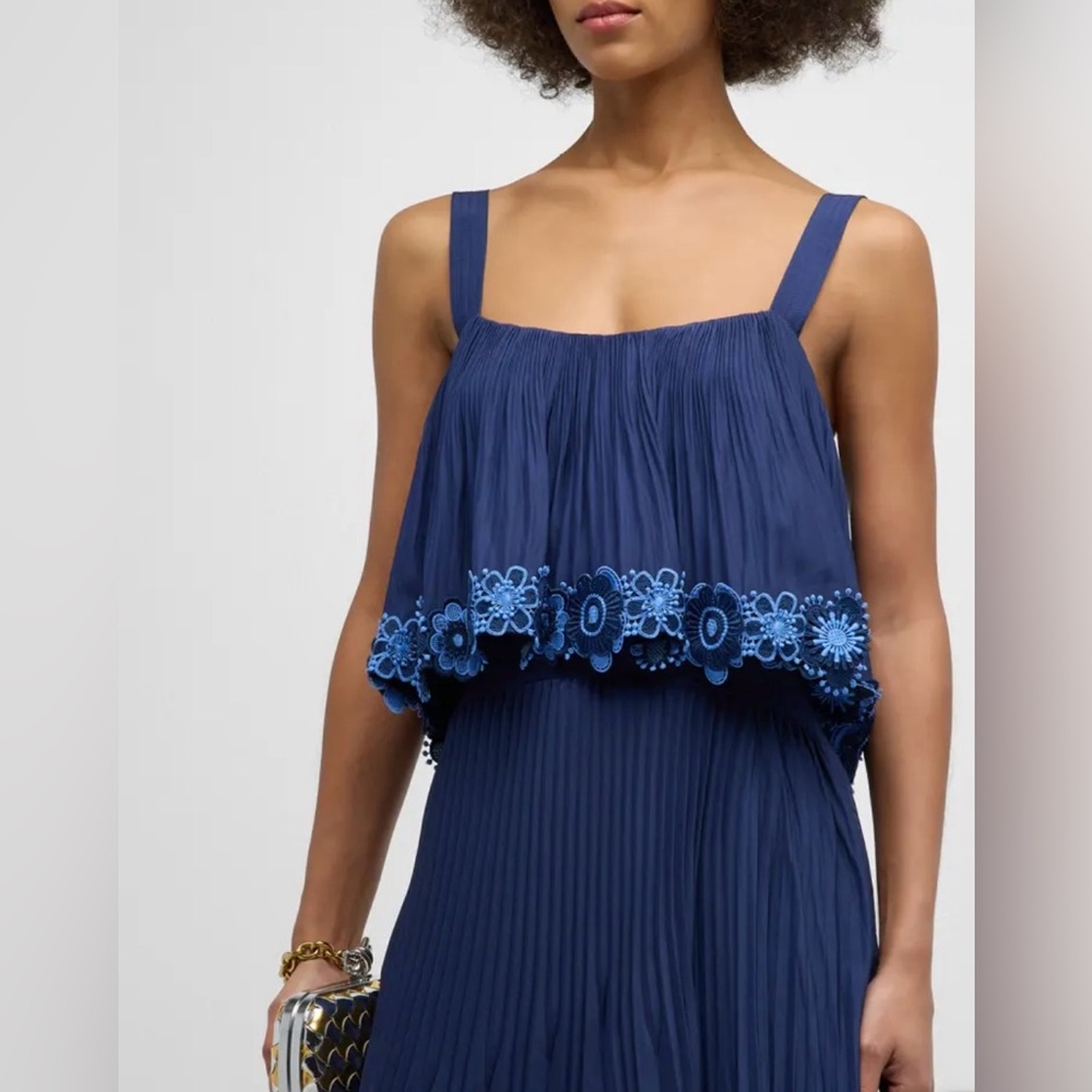 Floral Embroidered crop top